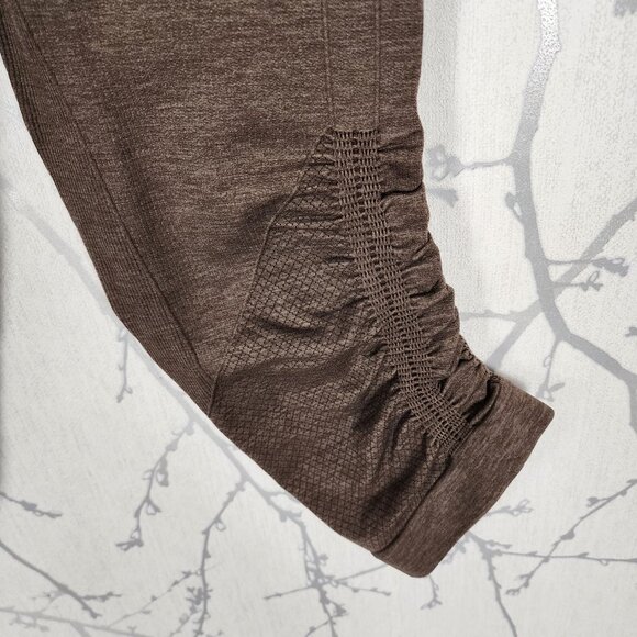 Lululemon Brown Seamless Mid Rise In the Flow Crop - Picture 3 of 5